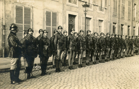 photo de tankistes du 513° régiment de chars de combat Nancy équipés avec casques années 20