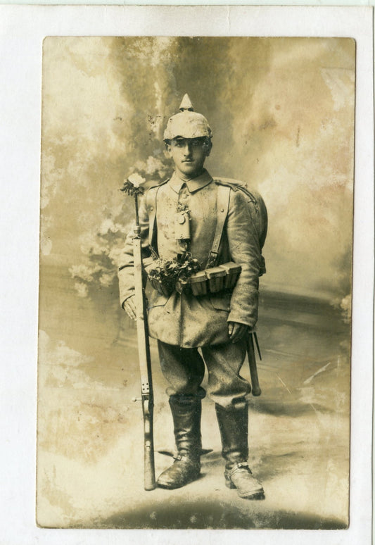 carte photo d'un soldat allemand équipé pour partir au combat 1914, mobilisation