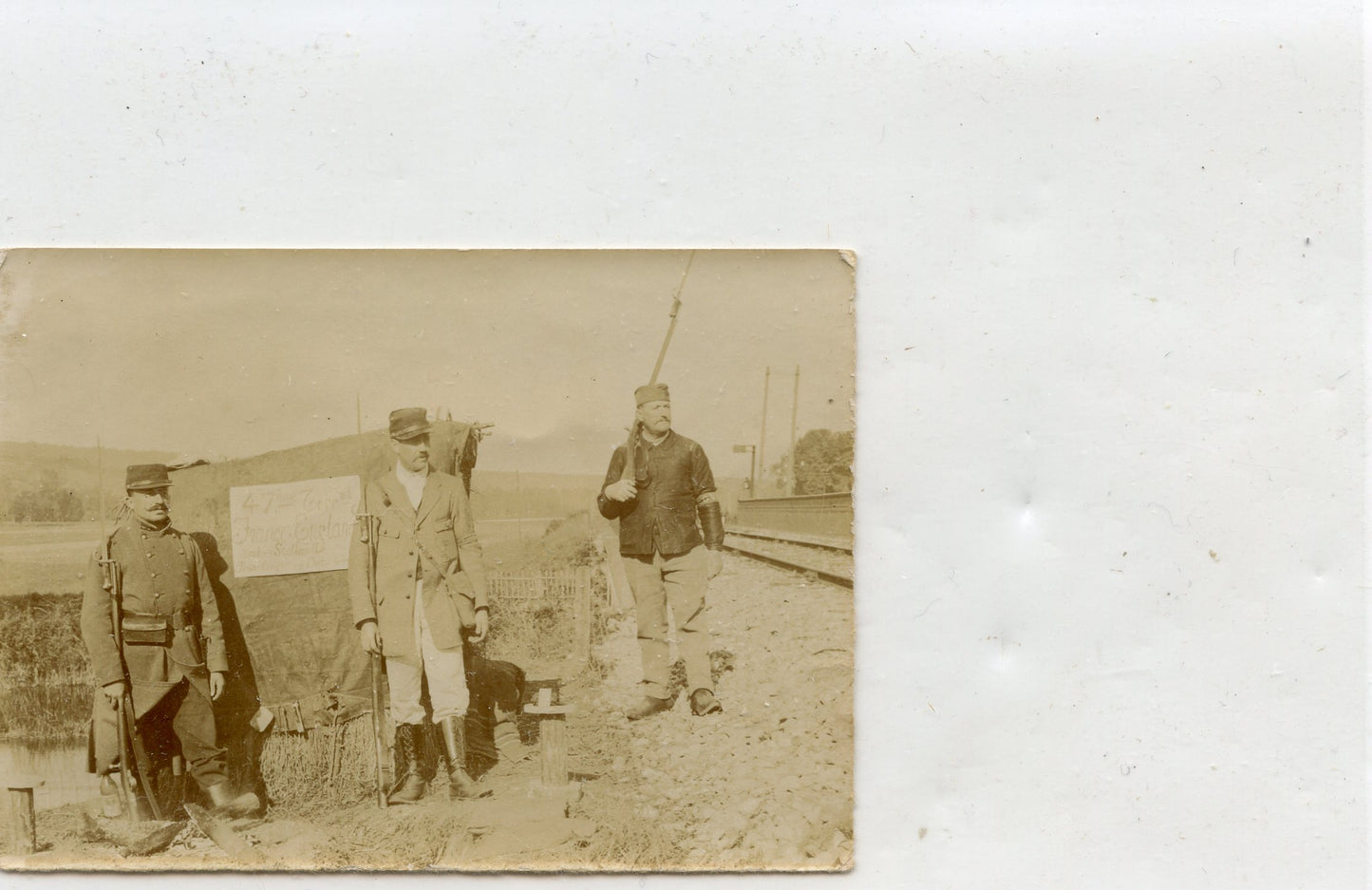 photo de soldats des gardes voies et communication devant le poste fusils gras 1914-1918 9x6,5 cm