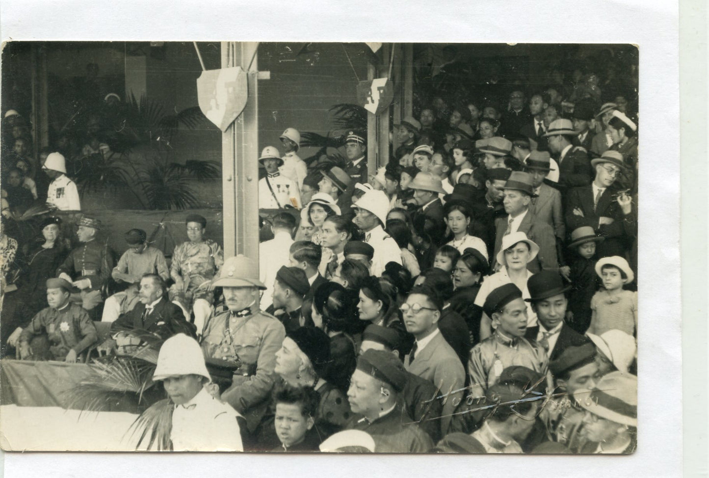 carte photo d'une tribune officielle cérémonie à Hanoi vers 1930 Bao Doi