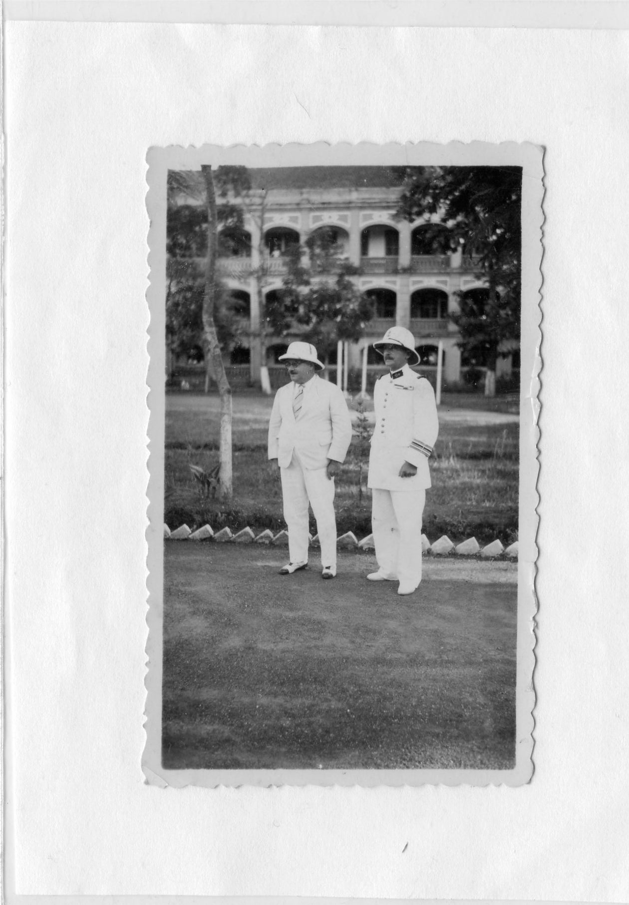 photo du colonel et résident caserne de la Légion à Son Tay Indochine 1937