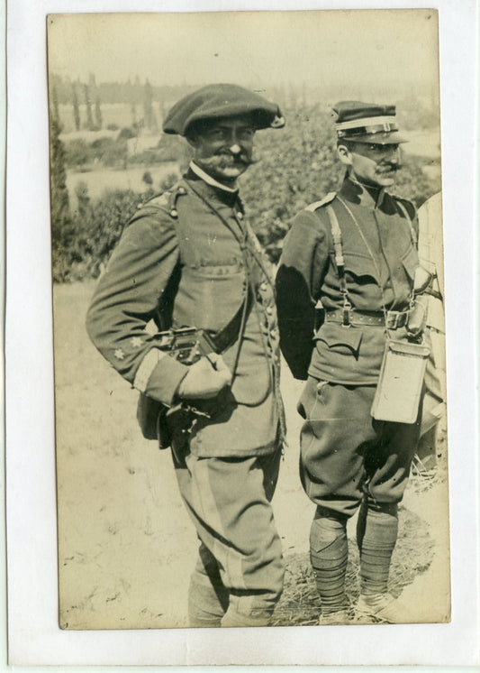 carte photo d'un officier étranger avec tarte des chasseurs alpins français détaché ?  vers 1910