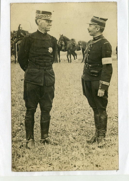 carte photo du général Galliéni avec un officier vers 1910