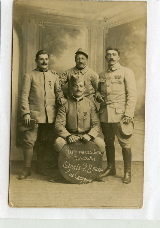 carte photo de poilus certainement des frères ou amis miraculeuse rencontre 1914-18