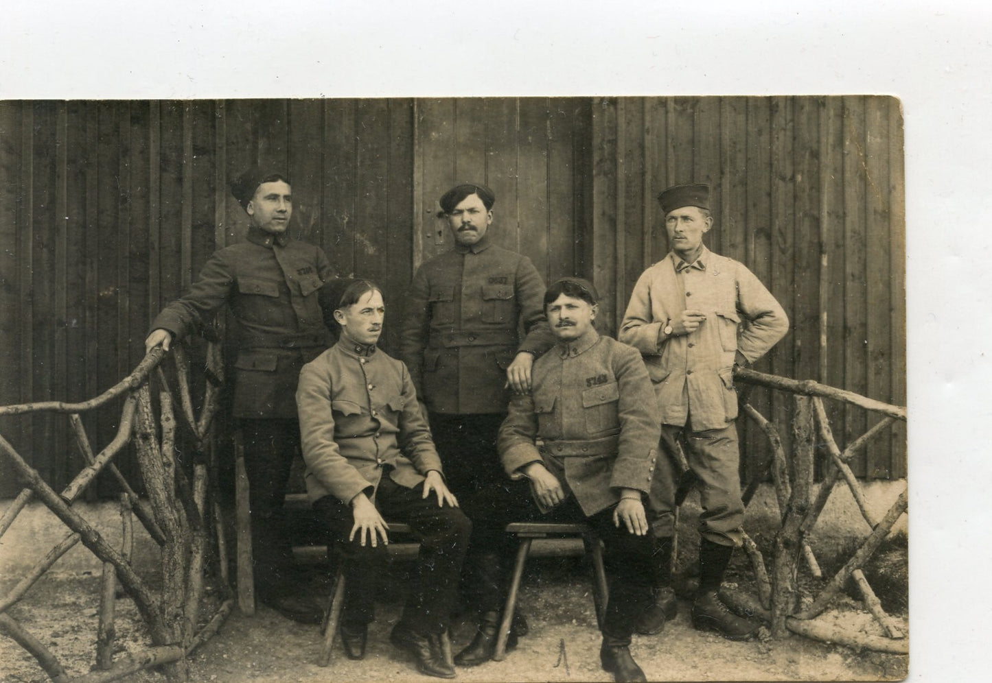 carte photo de zouaves ou tirailleurs prisonniers en Allemagne 1914-1918