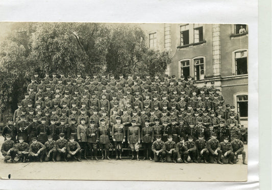 carte photo compagnie du 30° bataillon de chasseurs avec fanion années 20