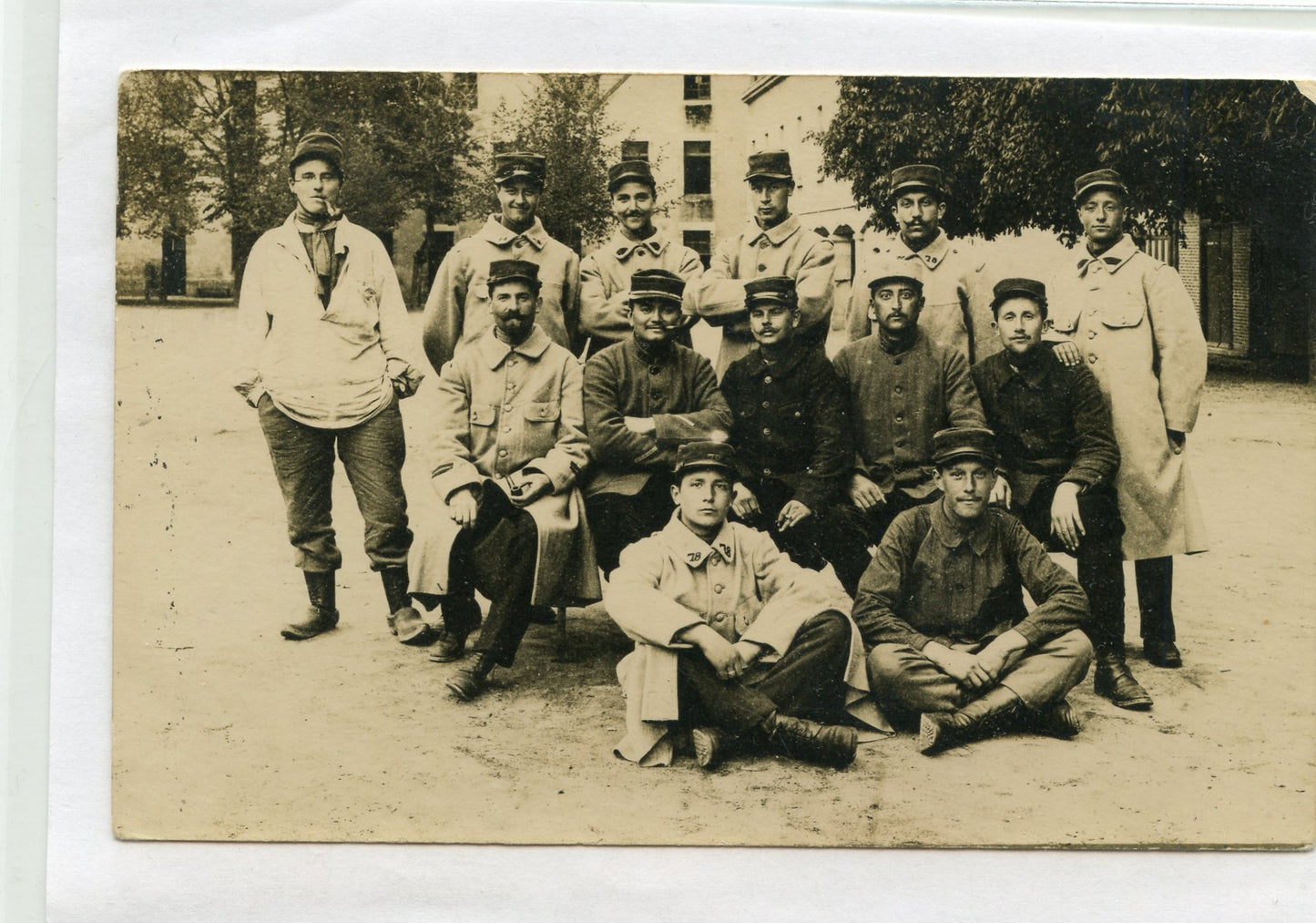 carte photo d'un groupe de soldats du 78°RI tenues ersatz 1914-18