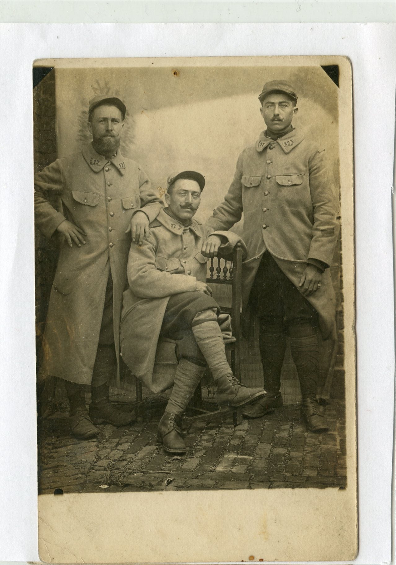 carte photo de 3 poilus du 17° régiment d'infanterie 1914-1918