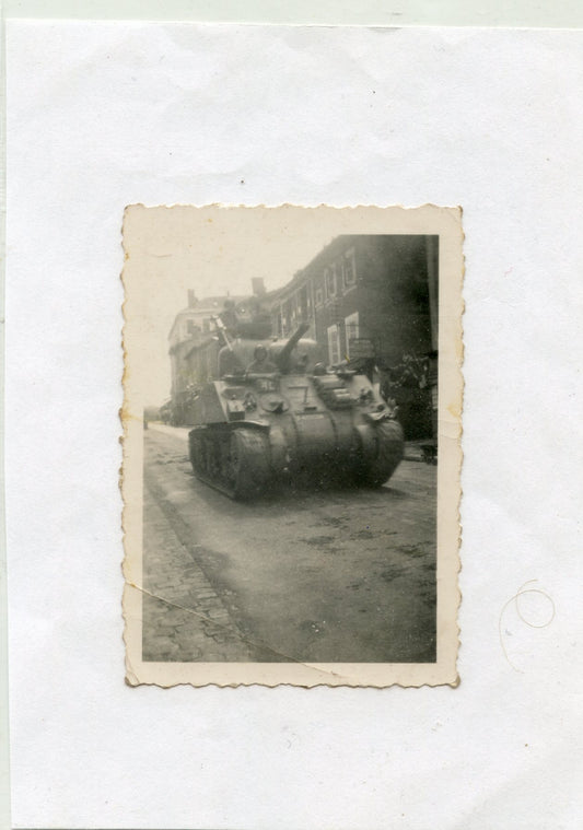 photo d'un char Sherman de la 1° armée française libération de Villefranche septembre 1944