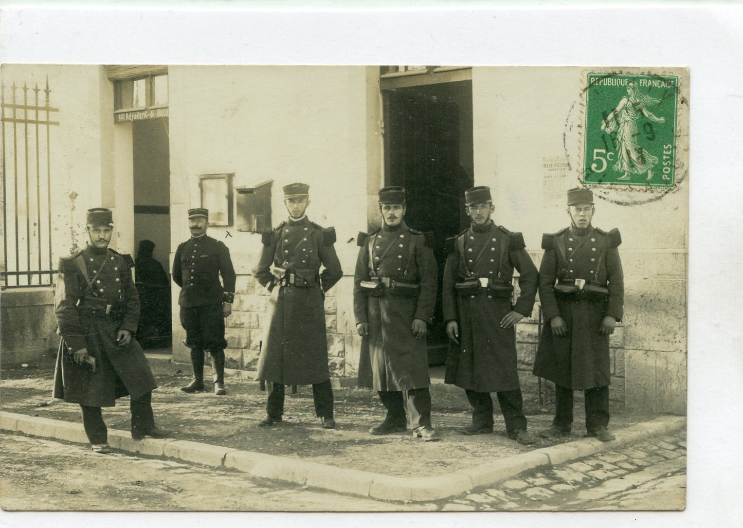 carte photo du poste de police du 30° rgt d'infanterie Annecy vers 1910