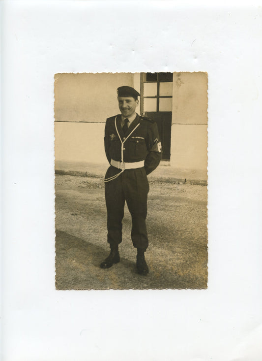 grande photo d'un sergent de la police militaire parachutiste coloniaux Bayonne