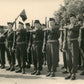 2 grandes photos prise d'armes en Algérie artillerie antiaérienne avec fanion 18x12 cm