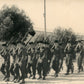 2 grandes photos prise d'armes en Algérie artillerie antiaérienne avec fanion 18x12 cm