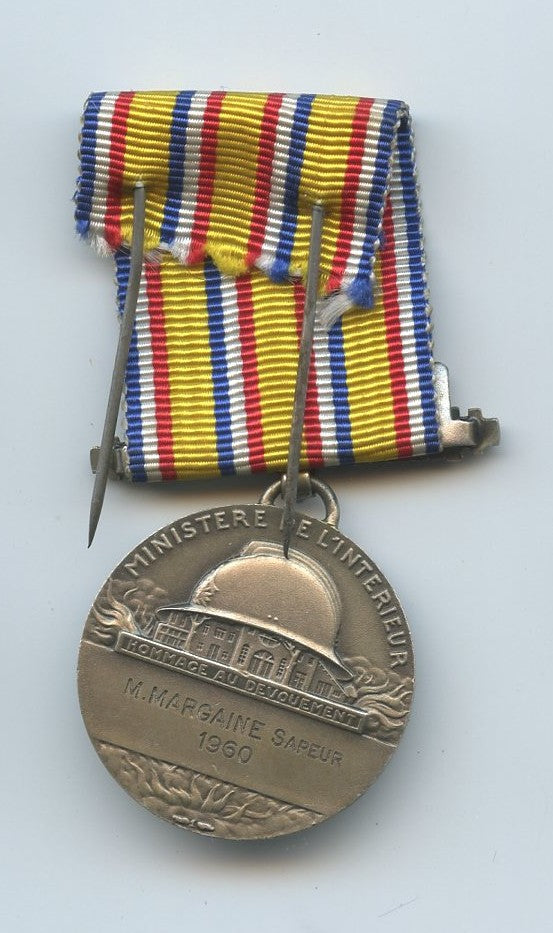 médaille des sapeurs pompiers en argent attribuée en 1960