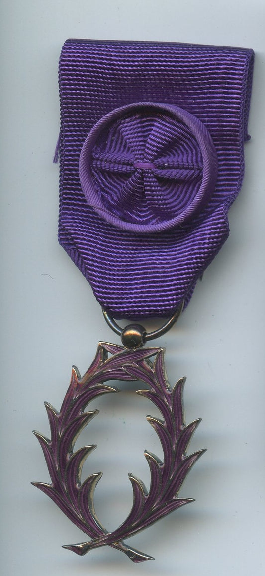 officier des palmes académiques modèle récent en argent