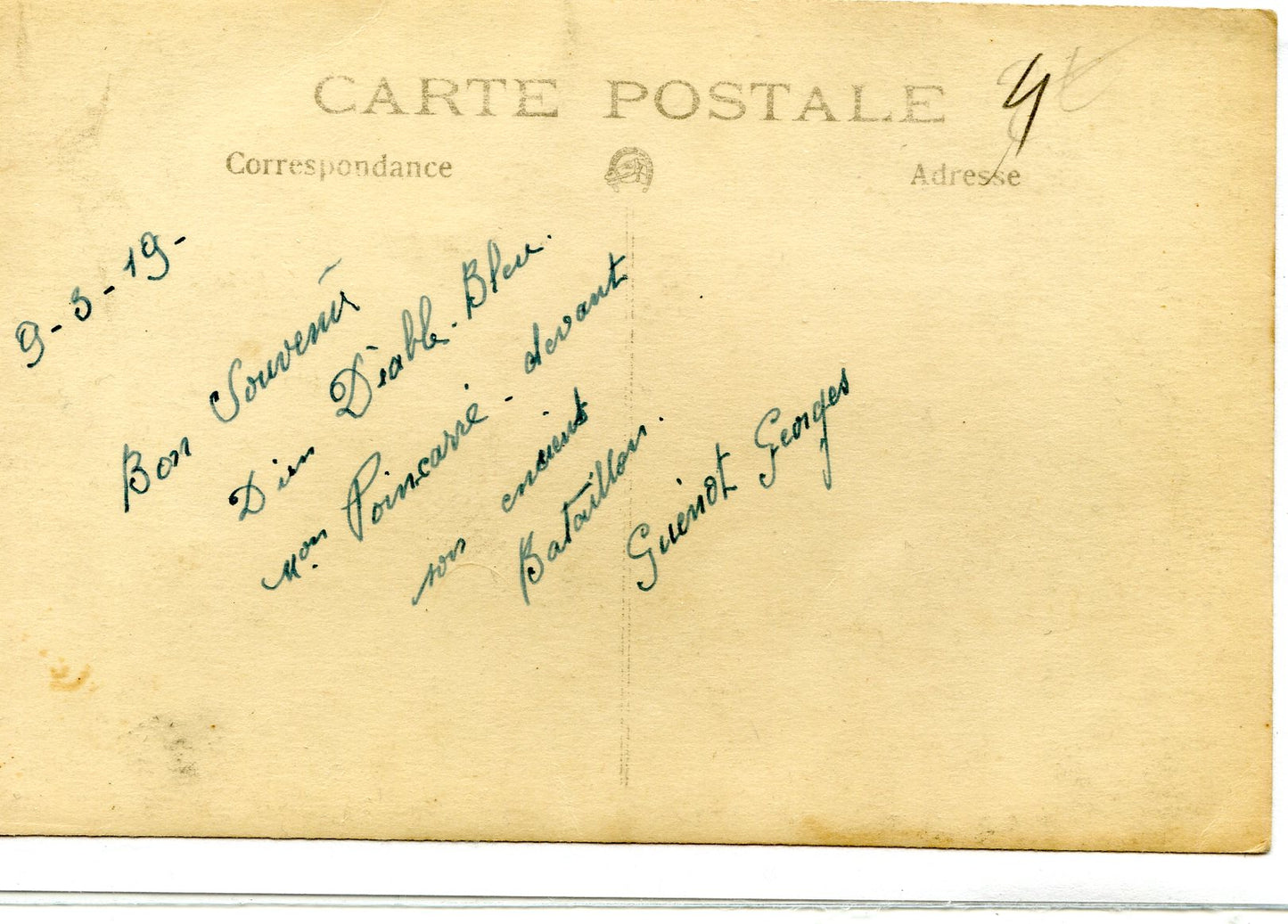 carte photo du présidant Poincaré décorant le fanion du 11° bataillon de chasseurs alpins 1919