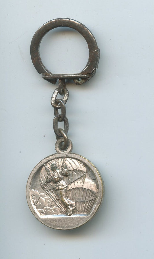 porte clé des parachutistes Saint Michel années 60