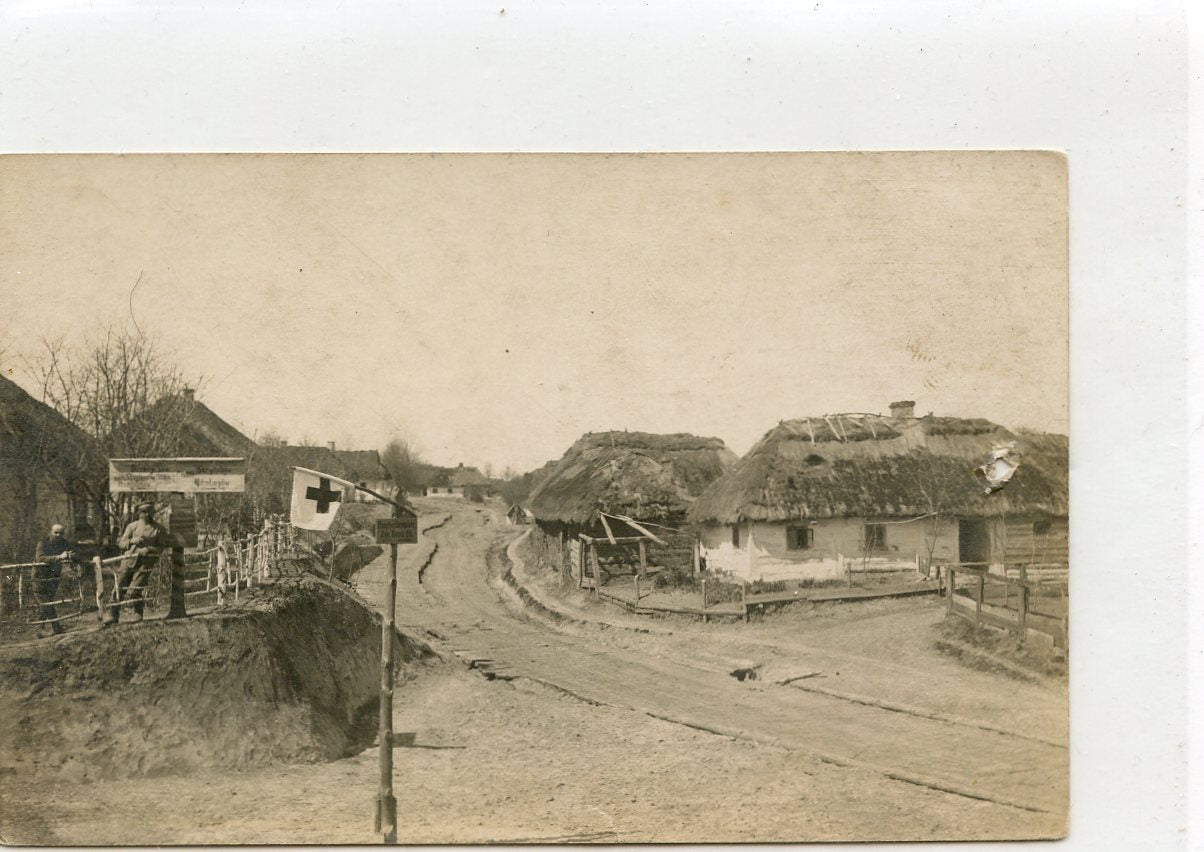 1914-1918 : carte photo d'un poste de secours allemand certainement en Pologne ou Ukraine