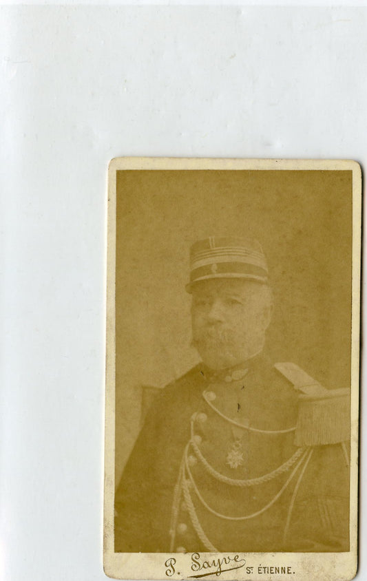 avant 1914 : photo CDV d'un capitaine de gendarmerie décoré de la Légion d'honneur