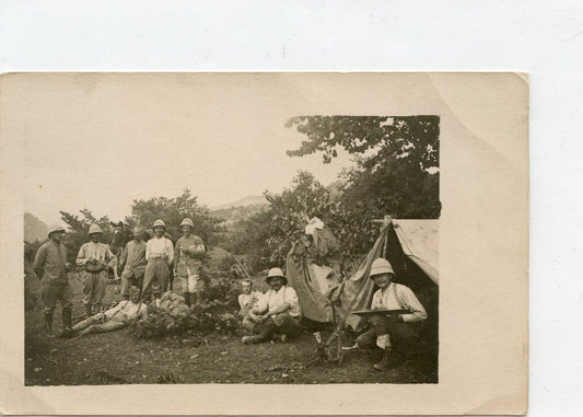 1914-1918 : carte photo de poilus très certainement en Orient 1918