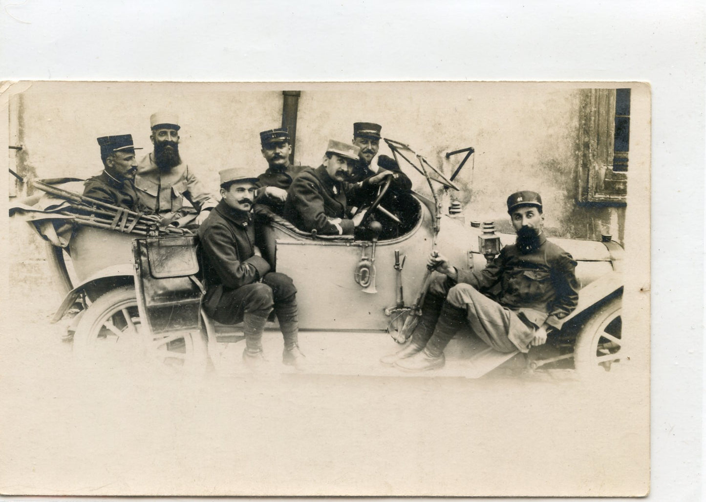 1914-1918 : carte photo poilus sur une automobile