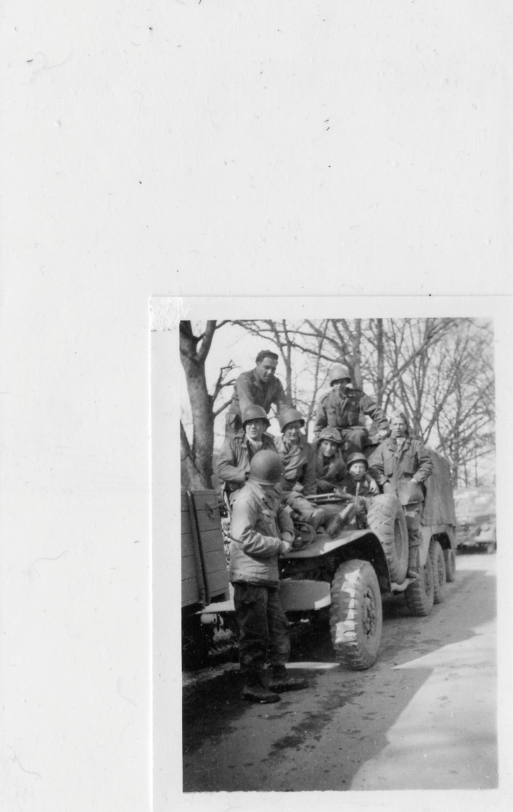 1945 : photo campagne d'Allemagne soldats Français sur véhicules US 9 x 6,5 cm