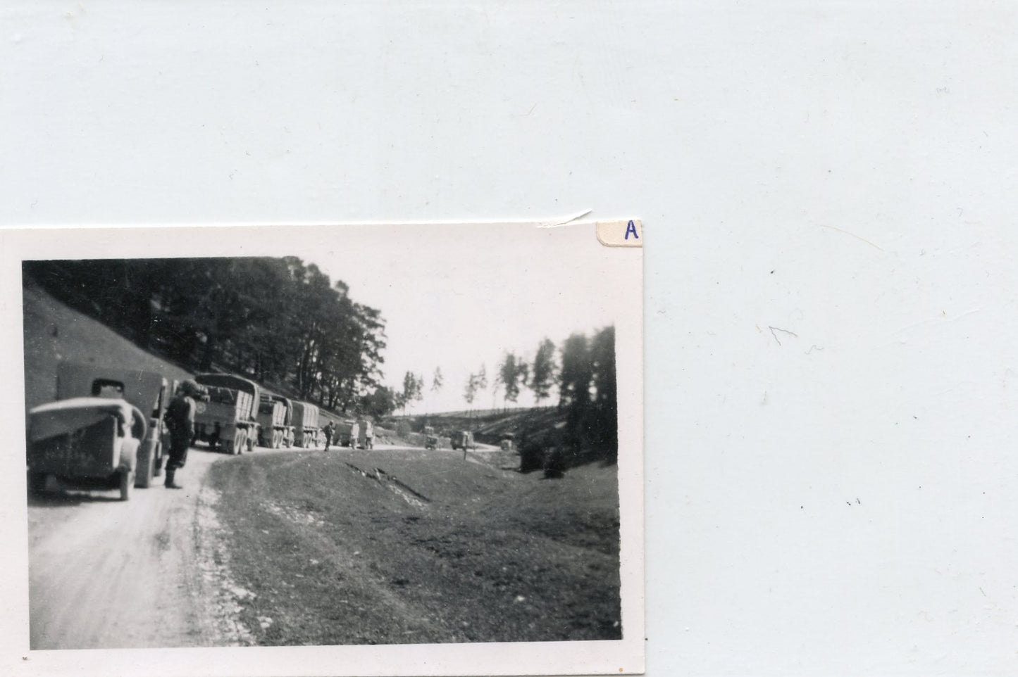 1945 : photo campagne d'Allemagne soldats Français convoi SRO véhicules US 9 x 6,5 cm